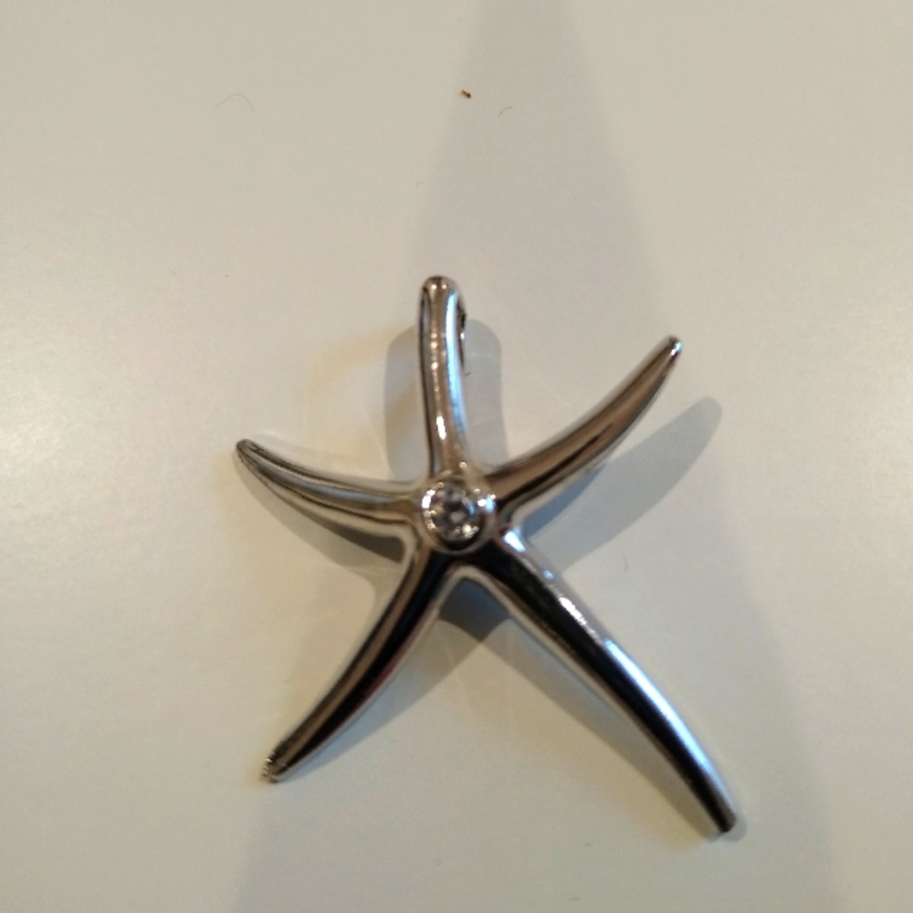 Silver Color Starfish Pendant With Single Rhinestone